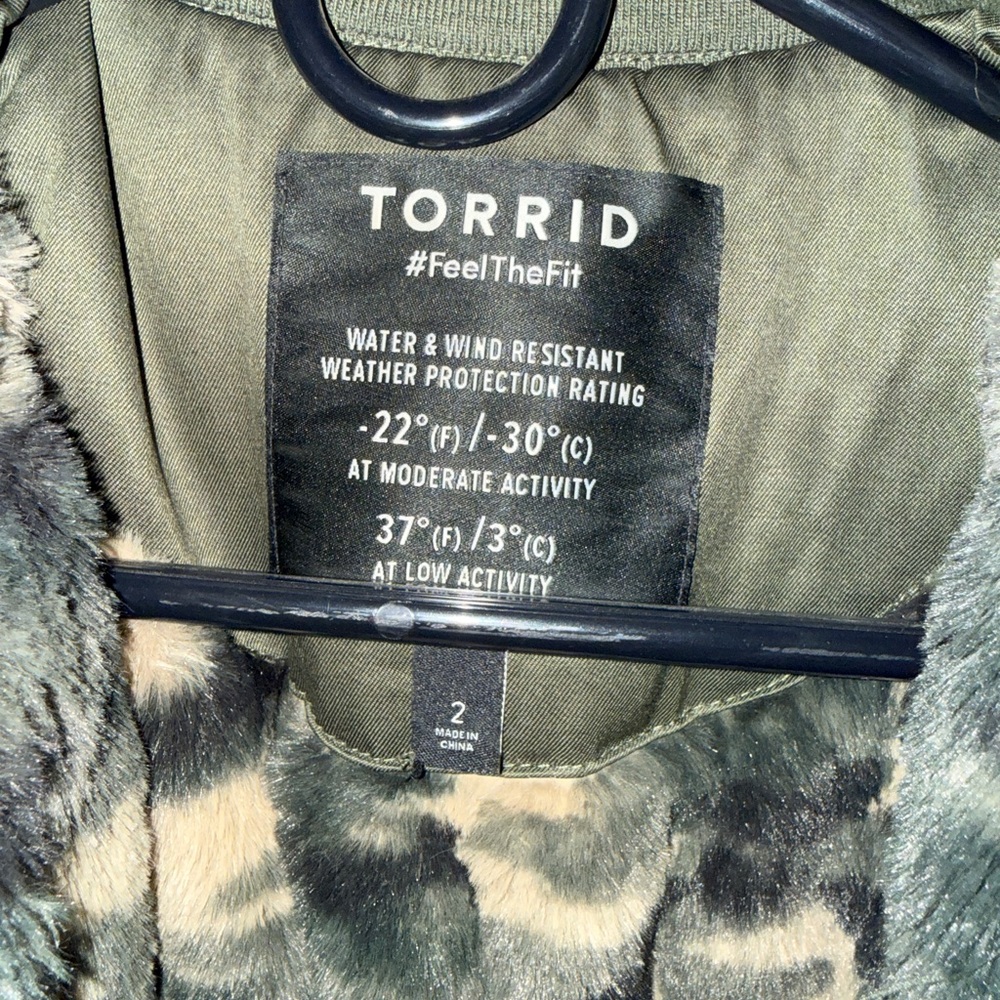 Torrid women’s Olive Green Puffer Jacket - Picture 4 of 4